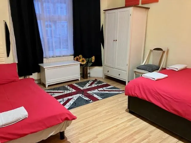 Comfy Rooms. Shared East London Homestay.
