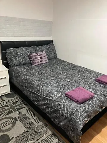 Comfy Rooms. Shared East London Homestay. United Kingdom