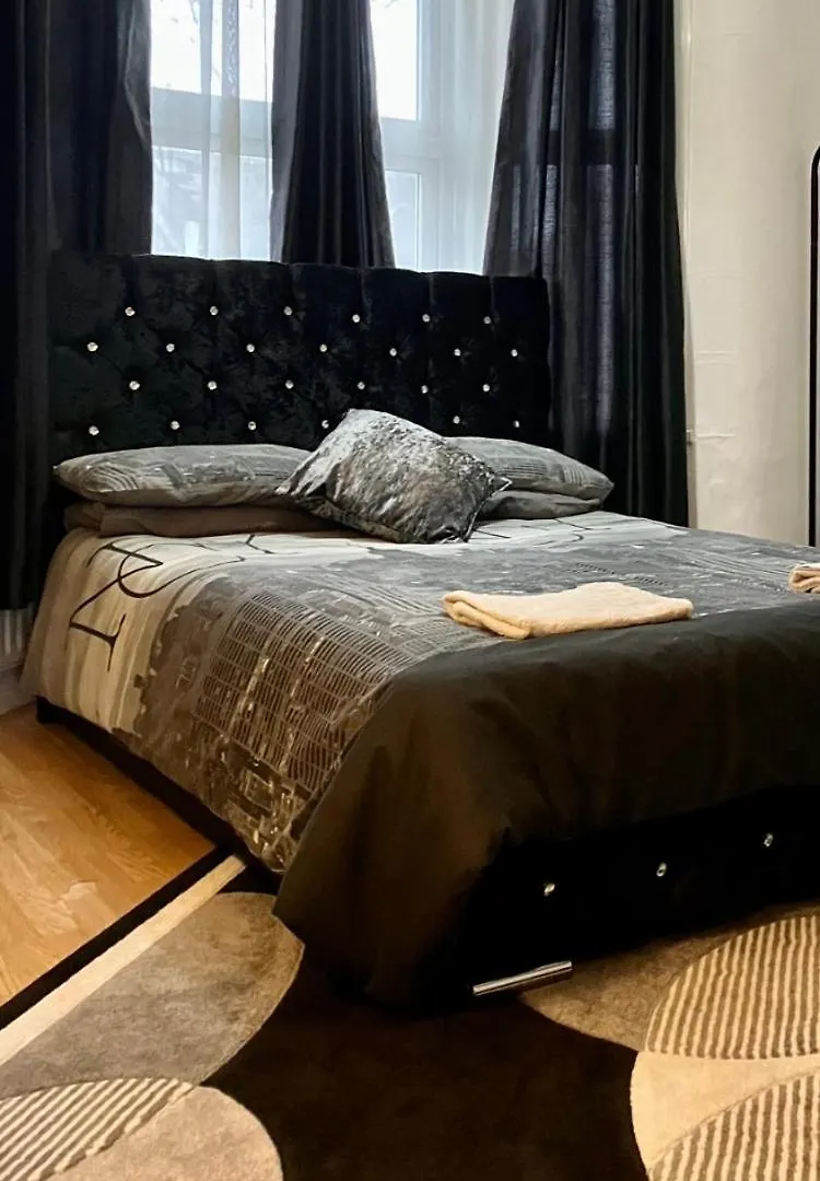 Comfy Rooms. Shared East London Homestay.
