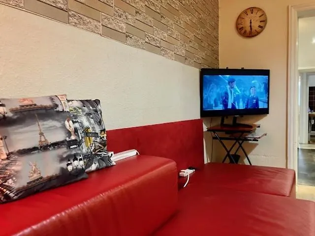 Comfy Rooms. Shared East London Homestay. Homestay