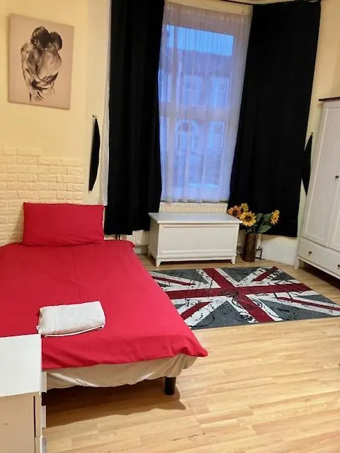 Comfy Rooms. Shared East London Homestay. 0*,