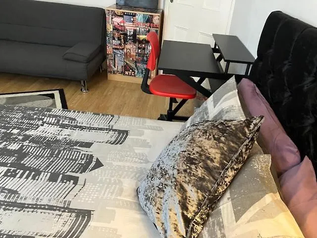 Comfy Rooms. Shared East London Homestay. 0*,  United Kingdom