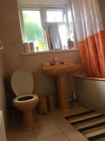 Comfy Rooms. Shared East London Homestay.